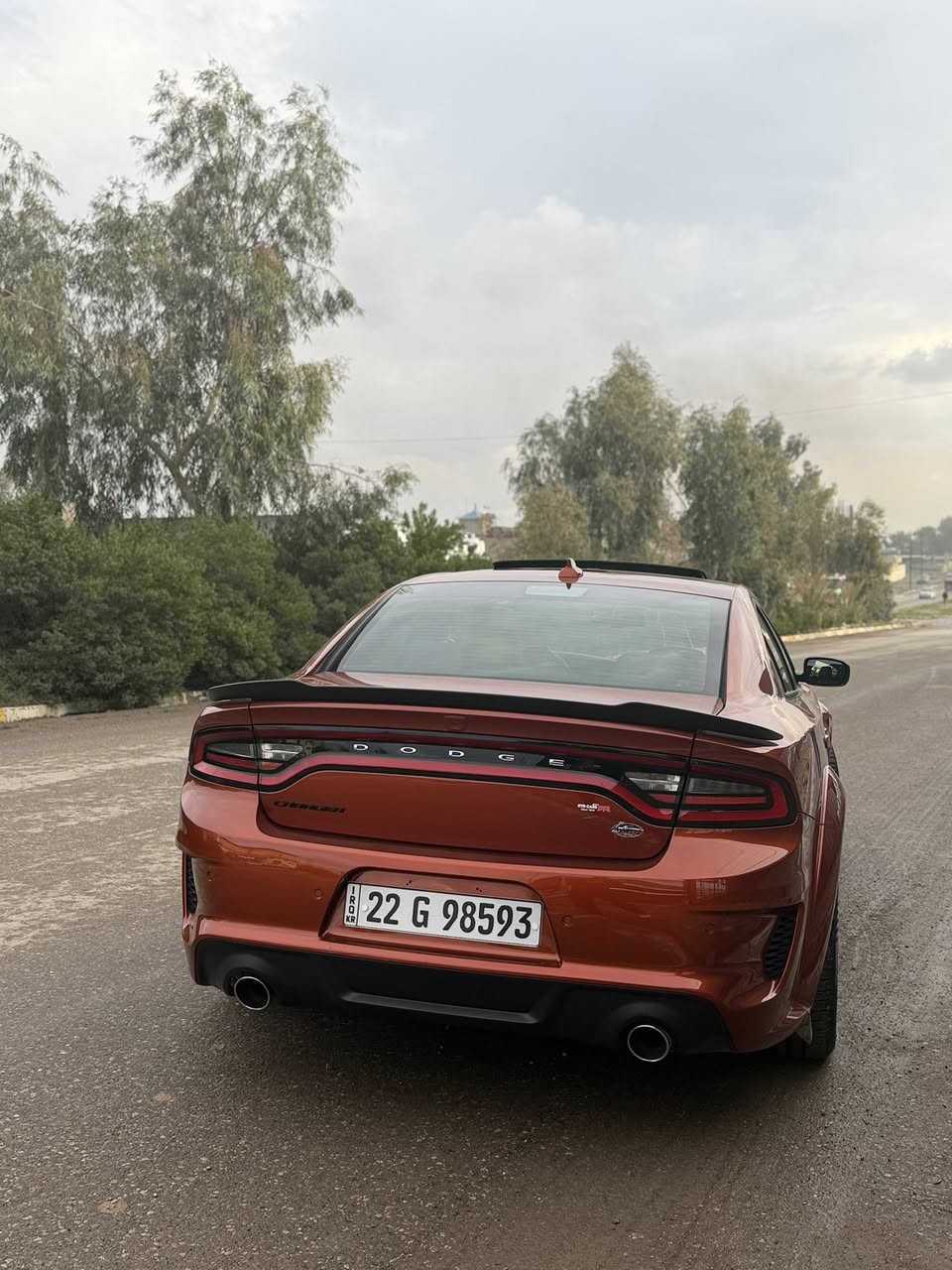 اسلام عليكم اخوان النادرة و المميزة للبيع اتحدة العراق بنضافتها 
دوج جارجر سكات باك وايد بودي . Scat Pack . 
الموديل : 2022 . (كلين تايتل) 
المحرك : SRT . V8 . 6.4L .
العداد : .   (18الف حقيقي ) .
 المواصفات : 
* وايد بودي. 
* مكابح رياضية (برمبو) . 
* لايت LED . 
* اللايت زنون . 
* فتحت سقف (سلايد) . 
* نقطة عمياء . 
* كاميرا خلفية . 
* امكانية التحكم بوضعيات المقود كهربائيا . 
* كزوز سستم . 
* حساسات خلفية . 
* ويل قياس 20 أنج 
* سستم صوت ALPINE . 
* تشغيل عن بعد . 
* مقاعد رياضية من الجلد الفاخر . 
* ذاكرة لحفظ وضعيات الجلوس (ميموري) . 
* المقاعد الأمامية تبريد وتدفئة . (سقف كنتارة)
* نظام خرائط GPS . 
* شاشة كبيرة قياس 8.4 أنج اوپشنات SRT 
* تدفئة ستيرن . 
* كير شفتر بالستيرن . 
* جناح خلفي . 
* بلوتوث تلفون . 
* محدد سرعة . 
استفسار اكثر ***********
                                        
***********
