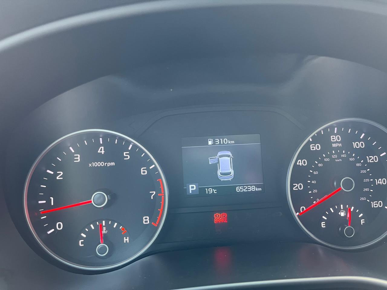 السلام عليكم اخوتنة الاعزاء تتوفر سبورتج 22 وارد امريكي فئة S ماشية 65 الف كيلو السيارة جديدة وخير من الله حادثها جانبي بابتين مال جهه عكس السايق باب مبدلة وباب مصبوغة والسونار موجود محرك وكير مكفول بدون فتح مرفق بالصور بجم صندوك مكفول كفالة عامة السيارة بدون ايرباك مواصفاتها كالاتي :- 
1- نانوراما 
2- كشنات جلد 
3- تدفئة كشنات 
4- فول رادارات 
5- فول تحكم ستيرن 
6- شاشة كبيرة 
7- نظام منحدرات 
8- مثبت سرعة 
9- مراية جانبية كهرباء + نقطة عمياء 
سعر البيع 175$ وبيها مجال بالي يرضي الله 
ملاحظة صار بيها هنا بالعراق بارد بالجاملغ الامامي عكس السايق اثر ابو ماطور للاستفسار الاتصال على الرقم *********** الرقم بي وتس اب
