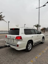 لاندكروز VXR • ٢٠١٠ • مشيه ٢٧٠٠٠٠