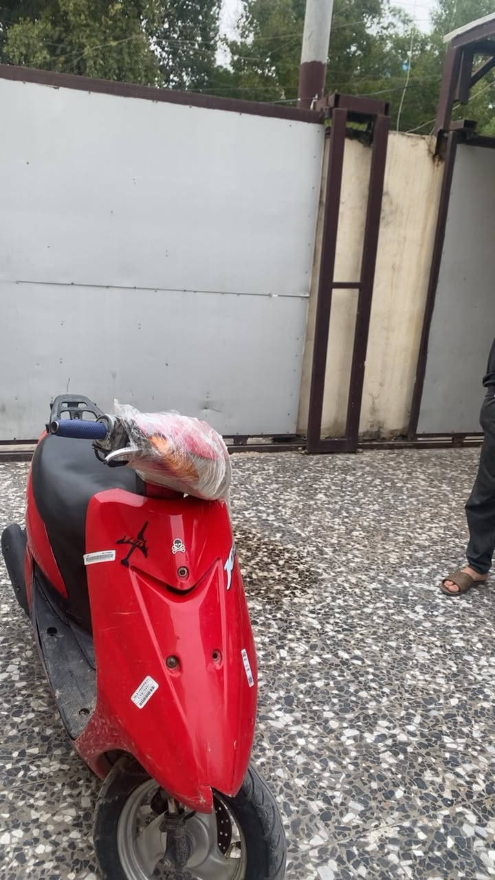 السلام عليكم عصفوريه للبيع دراجه نضيفه وكامله مكمله سلف كهربائايات عداد كله شغال مكينته بل جيس سعر ٢٥٠ وبيها مجال رقم *********** مكاني بغداد المنصور
