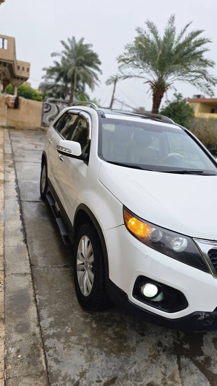 سلام وعليكم من رخصت الادمن
سورنتو موديل ١٠ خليجي فول مواصفات ما عده بصمه وفور ويل 
السياره حلوه ونضيفه ومال بيت جواه تجم تاير وشادله شاشه 
محرك ٦ سلندر 
٧ راكب 
محرك وكير خير من الله
بيه كد شبرين بل صندوك الخلفي
مخلي صمايل عليه 
اخوان سعره.  (١٦٣)
 ورقه  السياره بسمي 
بغداد مداور ثاني يوم 
مكان السياره بغداد ابو غريب 
رقم (***********)
بي واتس اب حياكم الله
ترهم مراوس بسورنتو ١٦.  ١٧.  او ببرادو ٩  ١٠ ١١ او براف فور ١٨ ١٩
