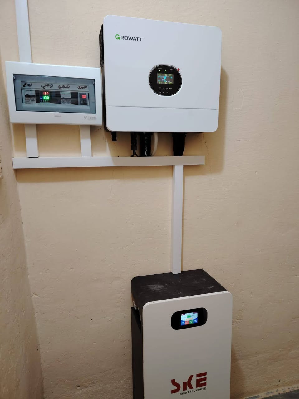 ✨ إنجاز جديد من شركة الحجاب للطاقة الشمسية ✨
📅 بتاريخ: 2026/3/12

تم بحمد الله تركيب 3 منظومات طاقة شمسية في قرية الخانوكة 📌

وبمواصفات عالية الجودة:

🔹 المنظومة الأولى: علي عواد محمد 

🔹 المنظومة الثانية:خالد عواد محمد

🔹 المنظومة الثالثة: عبدالله عواد محمد

⚡ مواصفات المنظومات:

🔋 بطارية ليثيوم من شركة SKE
▪️ 8,000 دورة شحن
▪️ عمر افتراضي طويل وأداء ثابت
▪️ أمان عالي وكفاءة ممتازة #ضمان 5 سنة
------------------------------------------------------
⚡ انفيرتر كرواط جناحين (GROAT)
▪️ يتحمل 28 أمبير #ضمان 1 سنة 
▪️ أداء قوي وتحمل عالي للأحمال
▪️ مناسب للربط مع بطاريات الليثيوم BMS
    
-------------------------------------------------------
☀️ ألواح شمسية 615 واط
▪️ كفاءة عالية في توليد الطاقة
▪️ أداء ممتاز في الأجواء الحارة
▪️ جودة عالمية #ضمان 15 سنة
--------------------------------------------------------

🔥 ما يميز شركة الحجاب للطاقة الشمسية:

✔️ مواد ومعدات من مناشئ مختلفة وموثوقة
✔️ جودة عالية واعتمادية طويلة
✔️ أسعار منافسة تناسب الجميع
✔️ تركيب دقيق وخبرة في التنفيذ
✔️ ضمان حقيقي وخدمة ما بعد البيع

📌 شركة الحجاب للطاقة الشمسية
📍 العنوان: الشرقاط – أسديرة الفياض
📞 رقم التواصل: ***********

☀️ نحو طاقة نظيفة وتوفير مستمر مع شركة الحجاب للطاقة الشمسية 🔋
