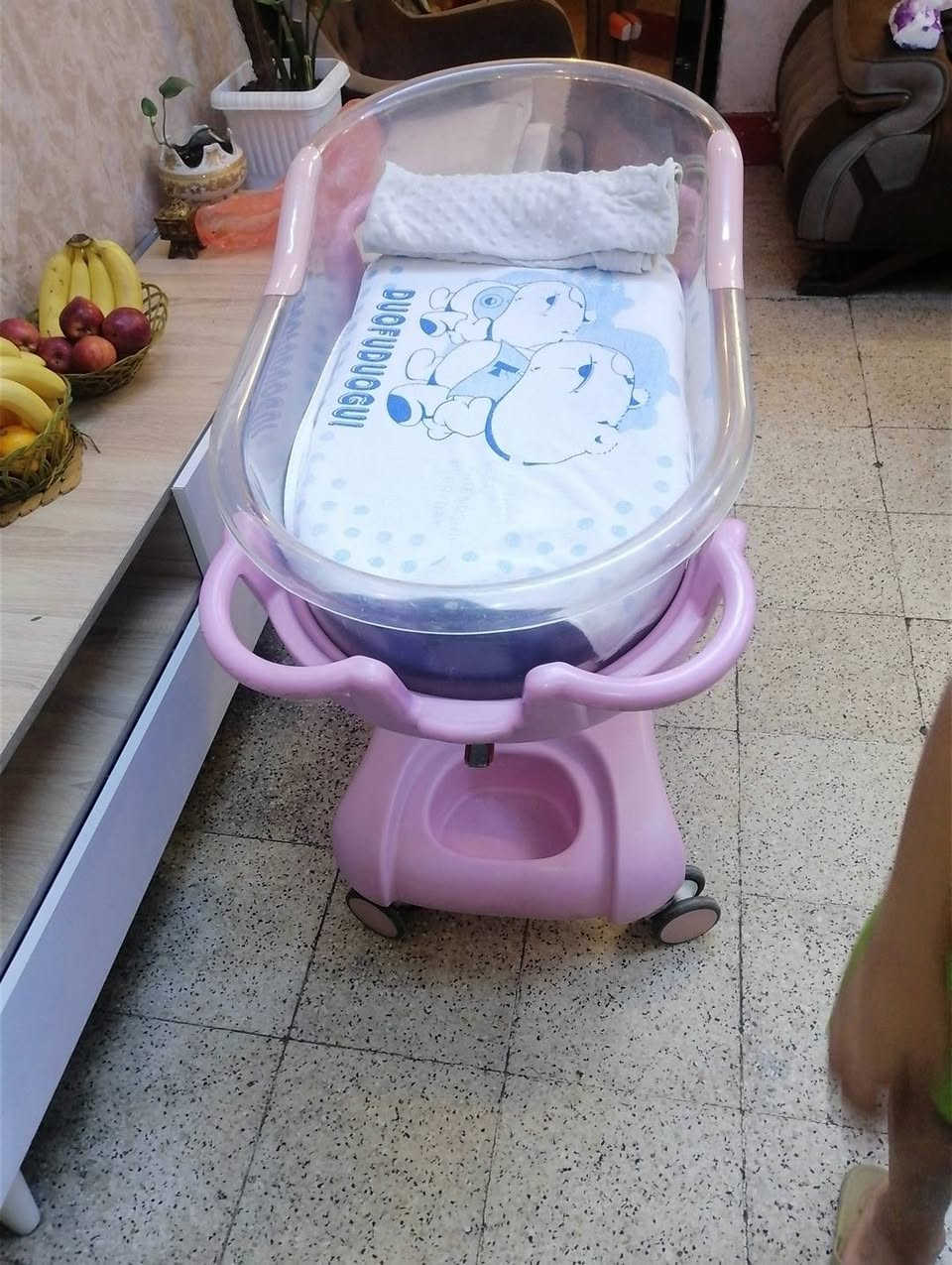 سرير اطفل هادروليك طبي🩺قابل للتعديل وقابل للحركة مصنوع من البلاستك ABS للطفال حديثي الولادة 👶👶السعر 90 الف💸
للاتصال وتساب فقط
        ☎️   ***********
