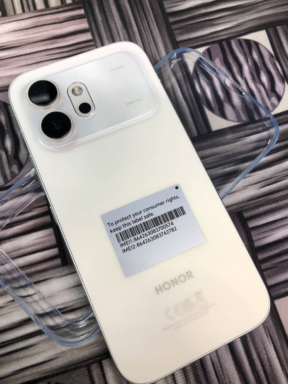 سلام عليكم  HONOR 600  للبيع أو مراوس ب إيفون
التلفون صارله  يومين فتحته بال كارتون  
بطاريته 7000
معالج 12+16
كاميره 200 ميكا بكسل


**إذا كنت صاحب هذا الإعلان وتريد حذفه لأي سبب، رجاءا أرسل رسالة إلى الدعم الفني**