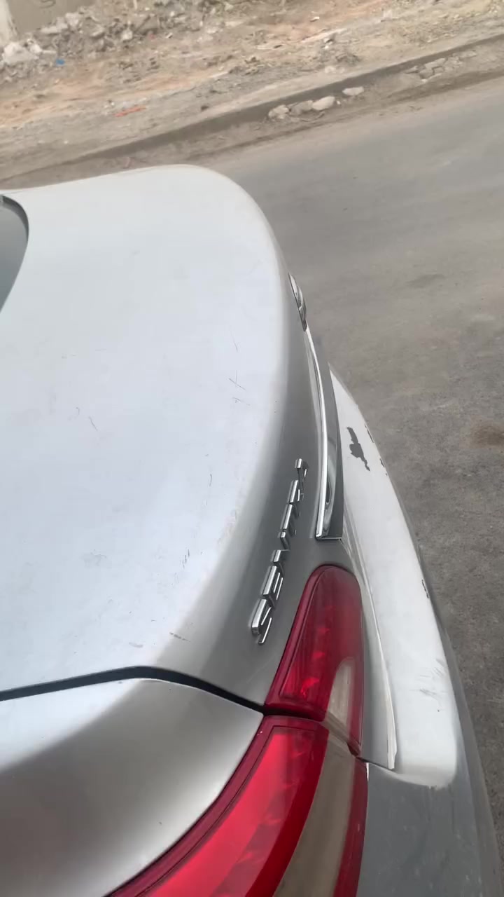 السلام السلام  عليكم نيسان سنترا 2015 رقم شبه مميز بغداد باسمي السياره بيها ربع الصندوك من جوه مصبوغ ضربتها وبيها مكانين بارد وكلشي موضح بل فيديو بيها ((كيرها كايم السياره)) مكينه مكفوله تخم تاير مصارله شهر .قيم بما يرضي الله وهاذا رقمي ***********
