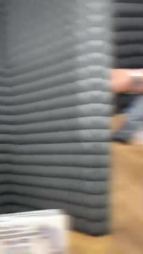 مرشة تنظيف عميق للمكانس – برايد سلفر

الاستخدامات

تنظيف بقع السجاد والموكيت بشكل مباشر وسريع.

تعقيم وتنظيف مقاعد السيارة الداخلية.

إزالة البقع من الأرائك والكنب والأثاث القماشي.

تنظيف الفرش، المراتب، والكوشنات المنزلية.

مناسبة للاستخدام مع أي مكنسة كهربائية تمتلك وظيفة الشفط (Suction).

 تعمل مع المكانس التي تدعم الشطف أو سحب الماء

رش المحلول، دعك البقعة، وسحب الماء المتسخ في خطوة واحدة.

المميزات

3×1 (رش – فرك – شفط) في نفس الرأس.

رأس تنظيف عريض بغطاء شفاف يوضح كمية الماء والأوساخ المسحوبة.

زجاجة سعة ممتازة لخلط منظف السجاد أو الفوم مع الماء.

فرشاة مدمجة قوية لإزالة البقع العميقة.

تصميم محمول يُركّب مباشرة على أنبوب المكنسة الكهربائية.

يعمل مع أغلب المكانس الكهربائية المنزلية التي قطر انبوبها 4 سم.

مصنوع من مواد قوية مقاومة للصدمات.

وزن خفيف وسهل الاستخدام لفترات طويلة بدون تعب.

جودة ألمانية بتنظيف عميق “Deep Spot Brush”.

تنظيف دقيق للموضع دون تنقيط أو هدر للسوائل.

محتويات الصندوق

رأس مرشة تنظيف برايد سلفر.

زجاجة سعة سائل مع أنبوب داخلي.

فرشاة تنظيف مدمجة.
سعر الجملة ١٨ الف مع التوصيل 
للإستفسار واتساب ***********
