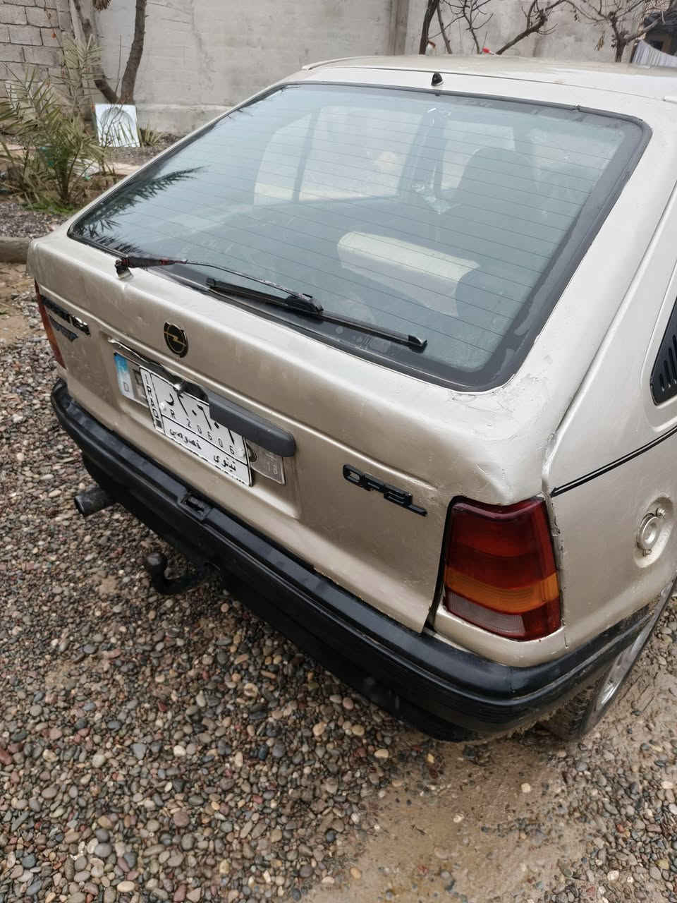 سلام عليكم سيارة كاديت للبيع موديل 91 رقم نينوى الماني سنويه لي 2028 الشرعي موجود بل موصل شرط تحويل
كابون بانزين بيها.  تدفئه شغاله واير منيه كامله كلشي شغال بيها محرك گير  خير من الله السعر 18 وبيها مجال تجي شوف بعينك. مكاني ناحية النمرود  الاتصال ***********
