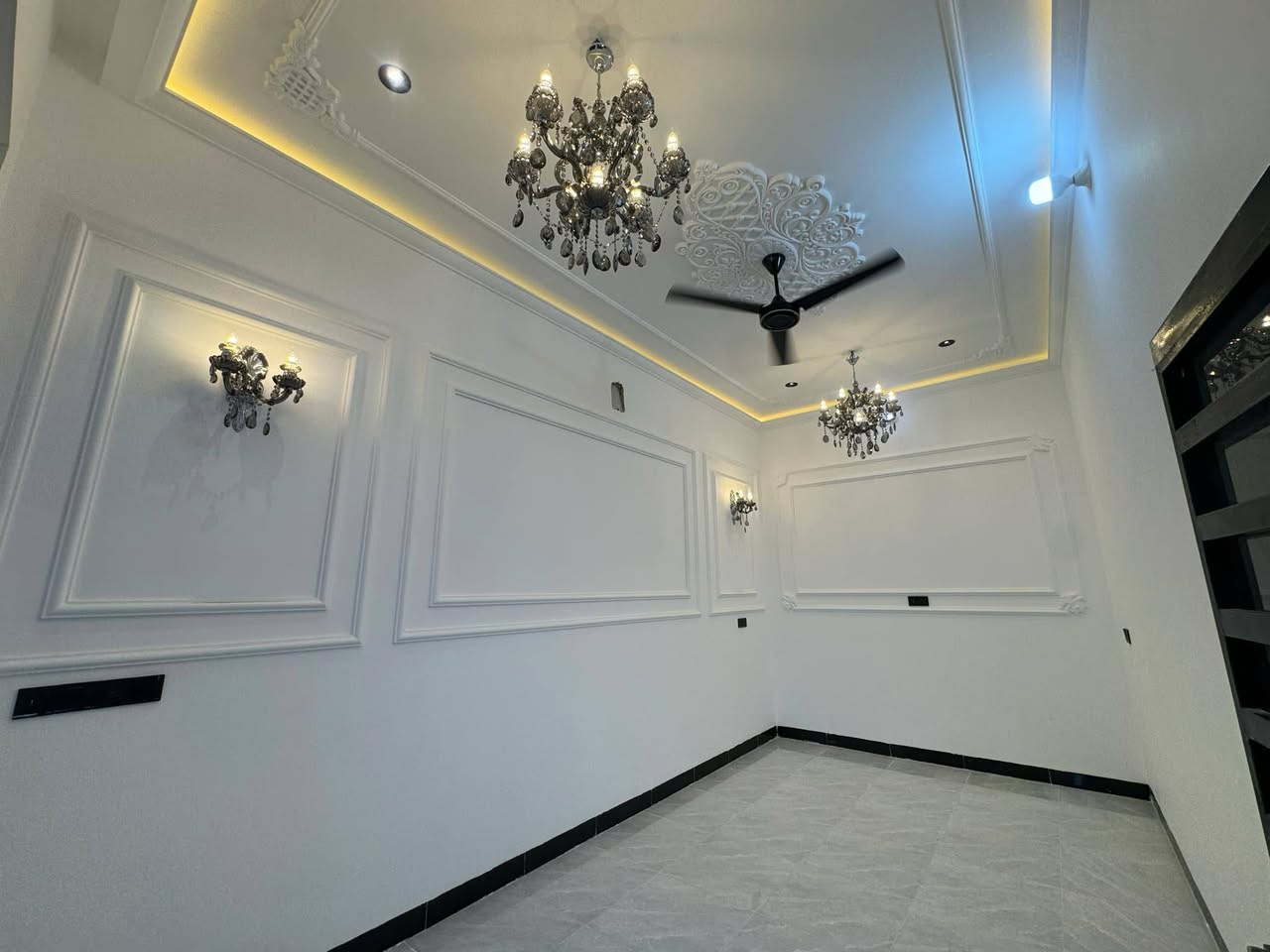 بالسلام عليكم / بيت للبيع 🏡🏠
✅️ البيت مساحته 125 متر
✅️الوجه 6.25
✅️والنزال 20
✅️يحتوي غرفتين طابق ونص وصاله وأستقبال ومطبخ ✅️وصحيات داخليه وخارجيه غربي وشرقي
✅️أرضيه بورسلين Eva 65×65
✅️جمسمبورد مغربي الكل البيت 
✅️اناره داخليه وبنكات وثريات 
✅️الكل البيت 
✅️جام 6ملم 
✅️الشارع 10 متر ثاني فرع عن التبليط 
✅️طابو زراعي سند ومقدم معاملة
✅️ الطابو الصرف 
✅️ السعر 68وبي مجال 
المكان .. الفلوجة حي جبيل مجاور شارع المضيف 
وقرب سد الفلوجة
للأستفسار الأتصال او الواتساب 
***********
مكتب القمه للعقار او الاتصال على الأرقام التاليه *********** *********** @***********
