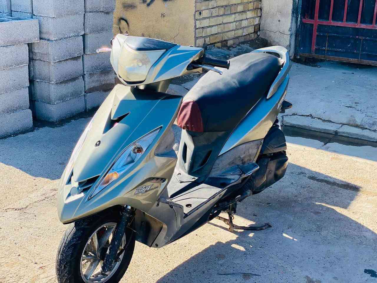 سلام عليكم دراجه للبيع جيتي ار دراجه شلعه ومعدل فول موديله 2014 كهربائيات كله شغاله المكينه مكفوله بس البجم مصبوغ كله ختم واحد المكان الكماليه الرقم ***********
