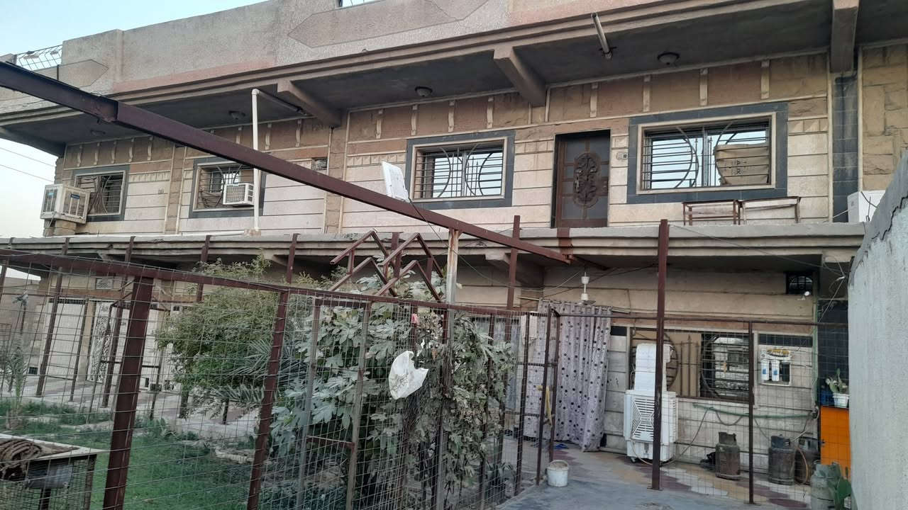 عمارة للبيع تصلح شركة أو معمل أو مخازن أو دور سكن مساحة دونم مساحة البناء ٨٠٠م طابقين عنوان بغداد طريق البسماية مفرق المدائن رقم ***********او*********** خابرني تفاصيل طابو ٢٥بسمي
