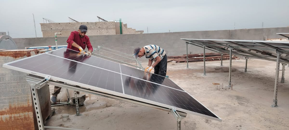 #سـامـراء📍
‏#بـلـد📍
‏#الـدور📍
‏🟠تم وبعون الله وحمده تنصيب منظومة في مدينة سـامـراء وعدة مناطق داخل المحافظة🟠
‏32 أمبير نهاري ..10 أمبير ليلي لمدة 6 ساعات.
‏تتألف المنظومة من 
‏1⃣. الواح لونجي 615 واط وجهين بعدد 16 لوح وبضمان 15 سنة.
‏2⃣.. بطارية PTTsolar العالمية بسعة 15 كيلو واط  كريد A وبعدد دورات شحن أكثر من 6000 دورة وبضمان 5 سنوات .
‏3⃣. إنفيرتر Felicity بسعة 8 كيلو واط ثنائي المدخل بضمان 2 سنة.
‏4⃣. بوردات حماية متكاملة AC...DC. 
5⃣اسلاك 6 ملم دبل عازل AC... DC
‏6⃣. باستخدام الحديد المغلون ZAM  الغير قابل للصدأ بأستخدام البراغي والكلامب.
‏🟠 للأستفسار الأتصال بأرقام المكتب 🟠
‏***********....***********
‏#📍سـامـراء_حـولـي_الـخـضـراء📍
‏#ملاحظة الأسعار مختلف بسبب التغيرات اليومية لأسعار مواد الطاقة الشمسية
