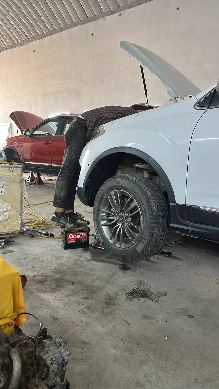 السلام عليكم

الاخوه الاعزاء
من ضمن اعمال ورشه شركه الاكرم المتحده
١- تجفيت كير تيكو ٥ بعد تعرضه للتلف بسبب تاخير استبدال الزيت والحمد الله كان الضرر بسيط وتم معالجته.
٢- استبدال كير تيكو ٥ بسبب التلف التام وايضا" بسبب اهمال موعد تبديل الزيت
٣- صيانه هونداي بعد تعرضها الى ارتفاع حاد بدرجه حراره المحرك  تم معالجه الموقف وعاده الى الوضع الطبيعي
٤- تجفيت محرك تيكو ٢٠١٣  واعادته الى وضع الوكاله ستاندر
٥- استبدال سيت كلج عدد ٤
٦- استبدال حداده مختلفه لعدد من السيارات الامريكيه والكوريه والصينيه
وبعض الاعمال المتفرقه الاخرى

تقبلوا تحياتنا
اخوكم حاتم ابو ايهم
بصره- صناعيه حمدان الحملونات الجديده
D8
***********
***********
