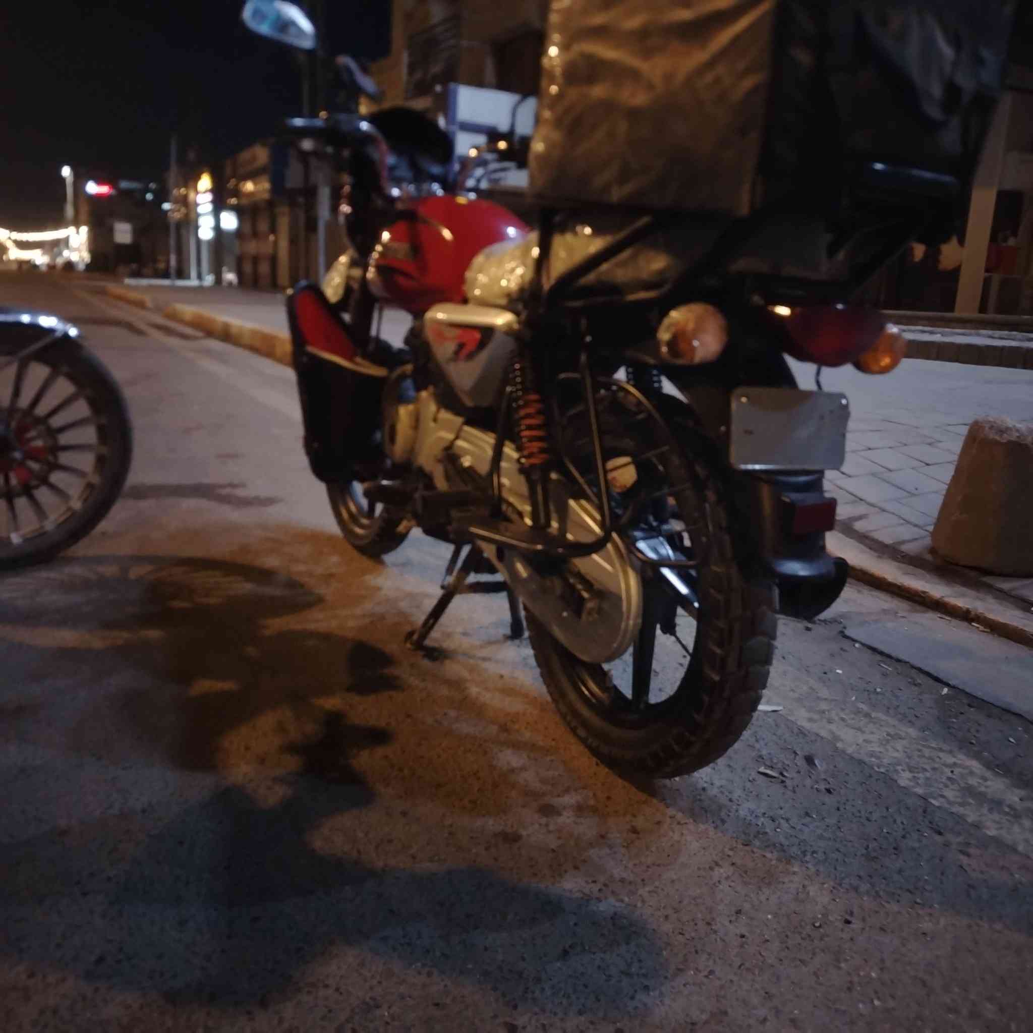 السلام عليكم دراجه بوكسر للبيع الدراجه نضيفه المكينه يرادله ترتيب الدراجه سعره 1700بيه مجال للشراي 2021 موديله مكاني الشعب حيور تم ***********
