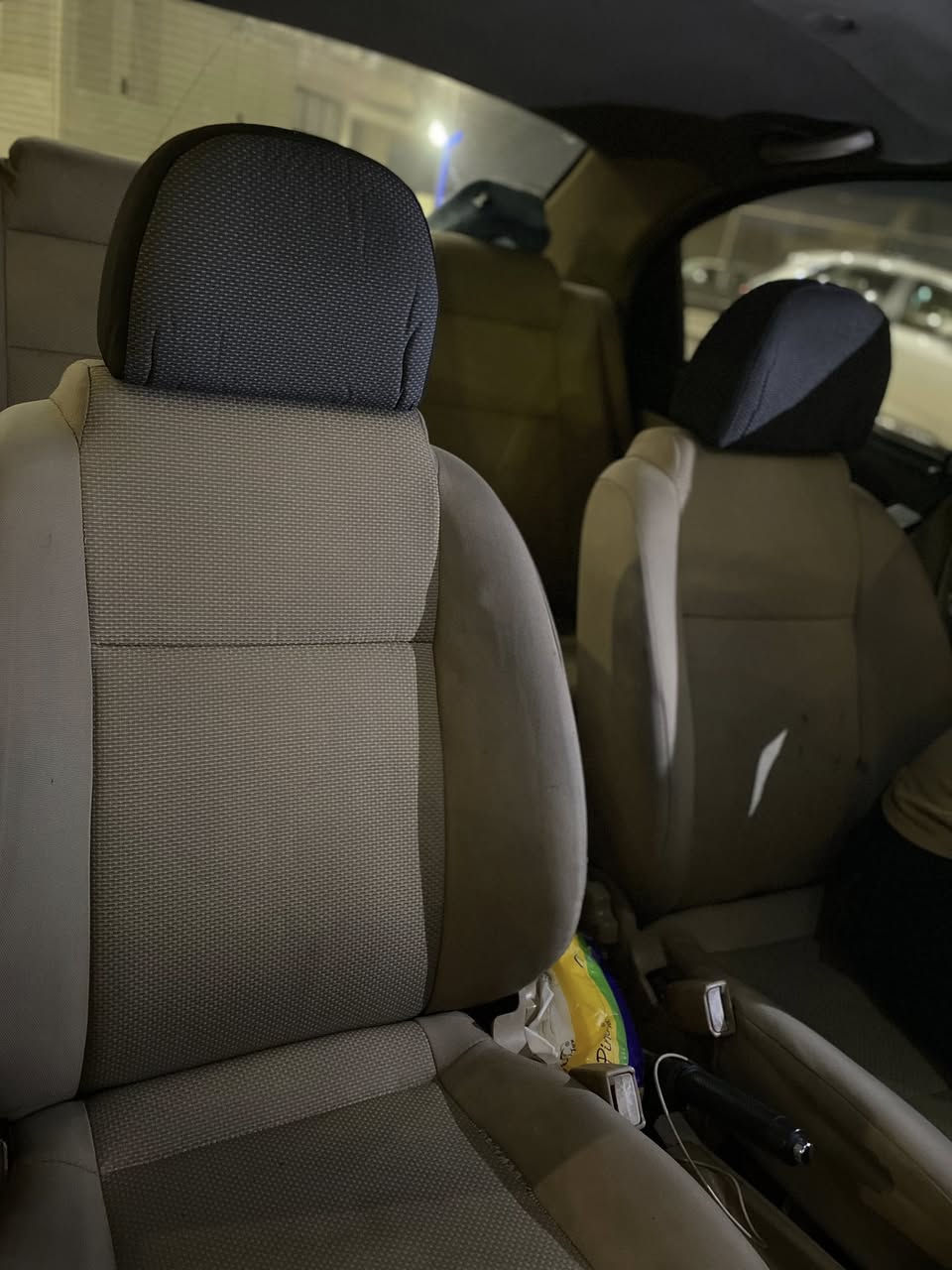 السلام وعليكم افيو 2009 للبيع 1600 السعر ب67 ورقه وبيهه مجال سياره بيهه بابين صفحة السايق صبغ ودعمه جوه قبغ البانزين وبعدني ممصلحهه وتبريد ثلج  وبيه شاشه كار بلي  وغرفتهه نظيفه  للتواصل *********** المكان بغداد حي الجهاد
