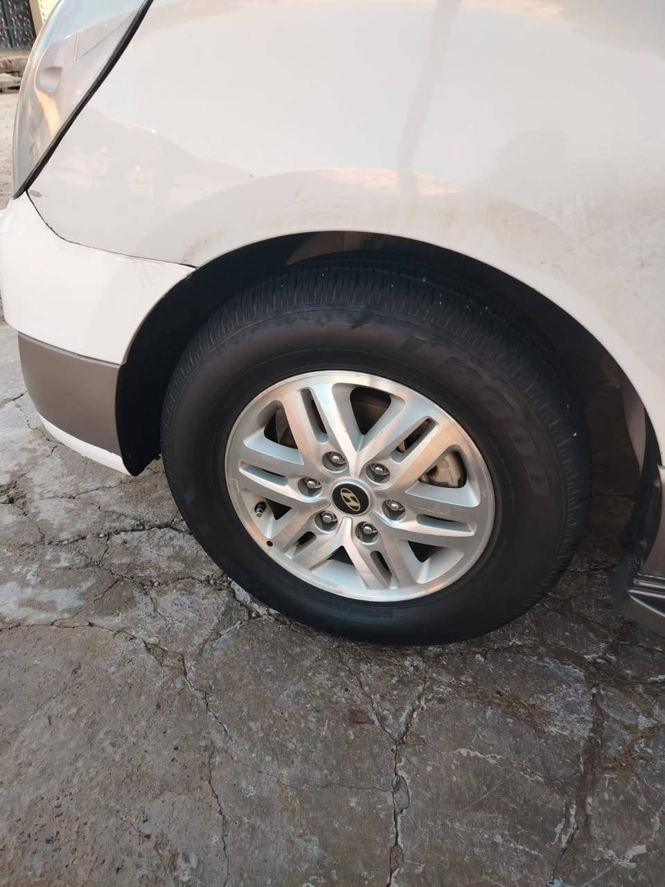 السلام عليكم تخم ويل حجم 16هنه والتايرات ماصار شهر من شادهن    للستفسار(***********)
