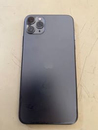 ايفون ١١ برو ماكس كله ابلادي  ذاكره ٦٤ بطاريه ٧٤ السعر ٣٠٠ قفل 0750684...