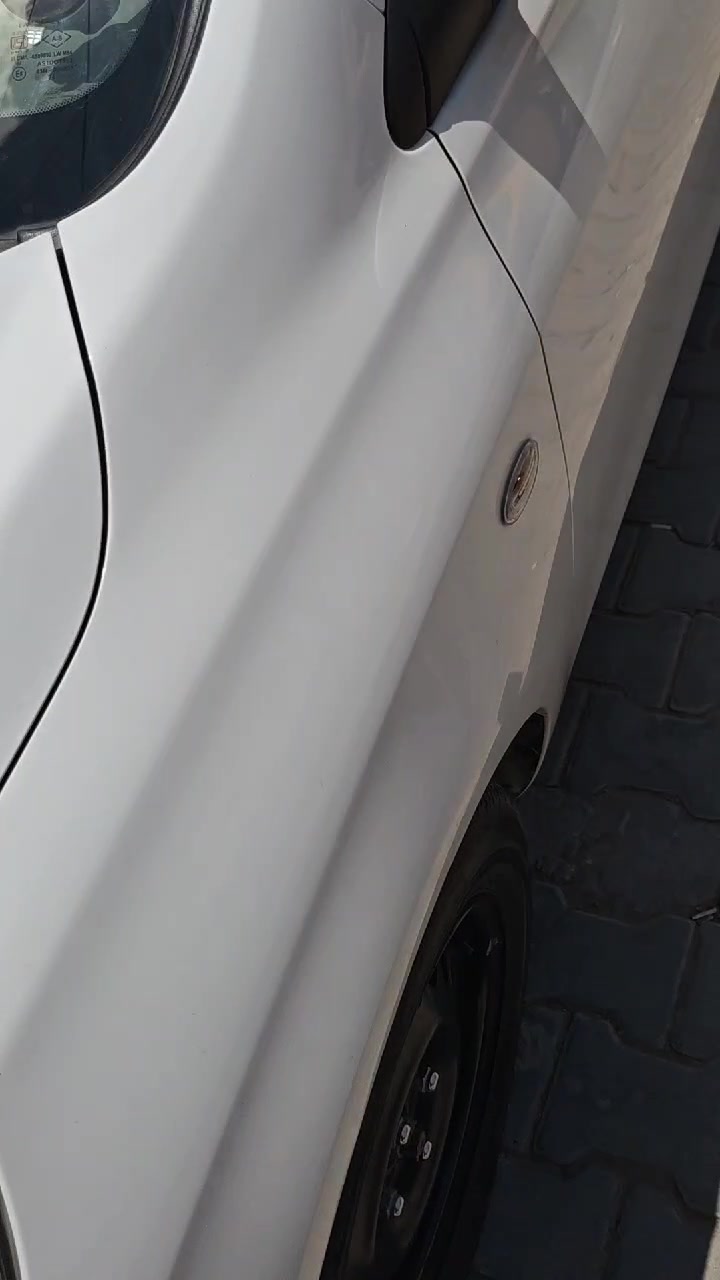 ​🚗 للبيع: نيسان صني 2024 (وارد هندي) 🚗
​✨ سيارة بيت نظيفة جداً وجاهزة للاستخدام ✨
​📍 المواصفات الأساسية:
​📅 الموديل: 2024 (الشكل الجديد)
​⚪ اللون: أبيض ملكي
​🛣️ الماشية: 65 ألف كم (حسب قراءة العداد الحالية ⏱️)
​⚙️ المحرك: 1500 سي سي (اقتصادية جداً بالوقود ⛽)
​❄️ التبريد: تبريد ثلج ما شاء الله ❄️
​🕹️ المميزات: تحكم ستيرن كامل
​🔍 تقرير الحالة والأمانة (حتى تجي وتفحص على بينة):
​🛠️ الگير والمحرك والصدر بحالة ممتازة وبشرط الفحص، والسيارة جاهزة تماماً (شغل واطلع).
​📝 السنوية والهزة: جديدة وقفل والتحويل فوري.
​⚠️ ملاحظات البودي الخارجية (موضحة بالصور):
​ضربتين واضحة بالباب خلف السايق ( خفيفة).
​رصعة صغيرة يم البك لايت الخلفي.
​شخط بسيط بالبنيد.
​💵 السعر المطلوب: 125 ورقة  وبيه مجال بسيط
تنويه سياره مال بيت 
 للشراي الطيب 🤝
​📱 للتواصل والاستفسار (إتصال + واتساب):
👉 *********** 👈