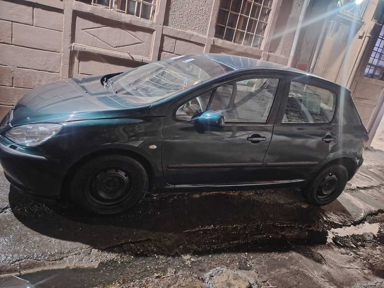 سياره بيجو 307 لون زيتوني
كير ومحرك شرط

تبريد ثلج بس الڤان ضعيف يعوزو تنظيف

تدفئه نار

كابون مابيها

بيها صبغ دعاميه والباب وجم قطعه

كير توماتيك

السعر 45 وبيها مجاال قليل

تفاصيل تعال خاص او واتساب ***********
