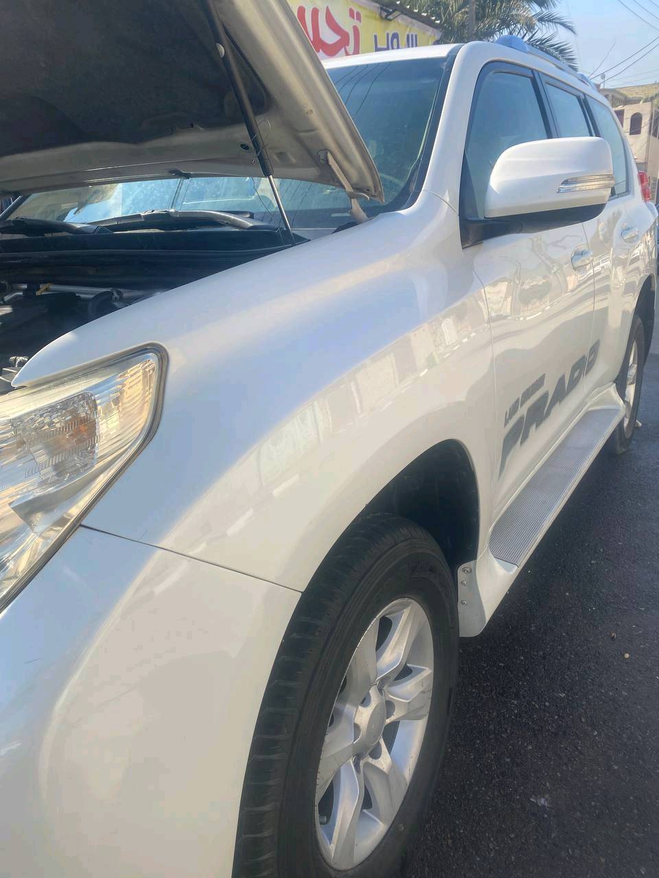 السلام عليكم 
برادو 
موديل2010 
مكينه2700 اربعه سلندر
شاشه كامره حساسات بصمه
سنويه ب اسمي 
رقمها بغداد مشروع وطني
تخم تاير جديد
 بيه تبديل باب خلفي اصلي وكاله 
سياره كلش حلوه وضيفه احلا من صور