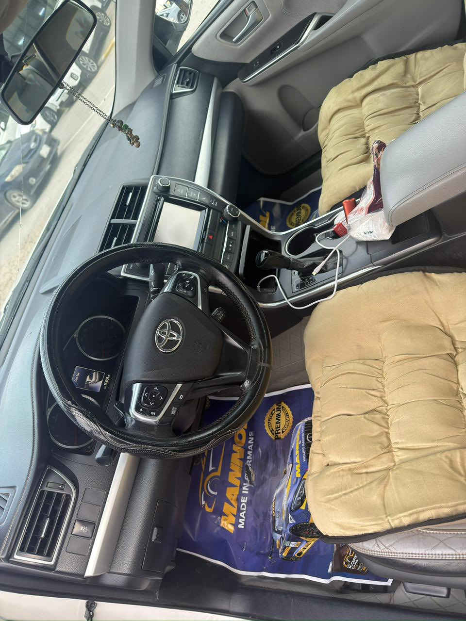 السلام عليكم
#..للبيع 
كامري 2017 صدفي ضرر بونيد 
وبيها مكانين بارد قليل ماشيه 163 
Xse بدون فتحه وبصمه 
شاشه جبيرة تدفئه كشنات تبريد قطعتين داخل مخمل لونين شاحن لاسلكلي كراسي 2 كهرباء 
السعر …..163 وبيها مجال قليل 
للاستفسار ***********
