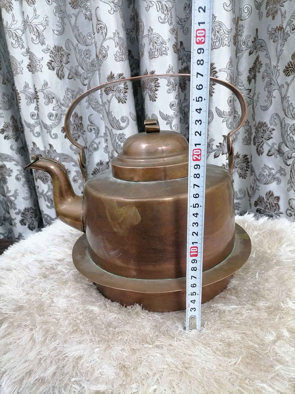 السلام عليكم ورحمة الله وبركاته جبنالكم تحفه فنيه قوري نحاس أوربي الوزن ثقيل نظيف خالي من اي عيب للبيع السعر خاص مكان موصل يوجد توصيل كافه محافظة العراق وهذا رقمي *********** موجود واتساب علا هذا الرقم
