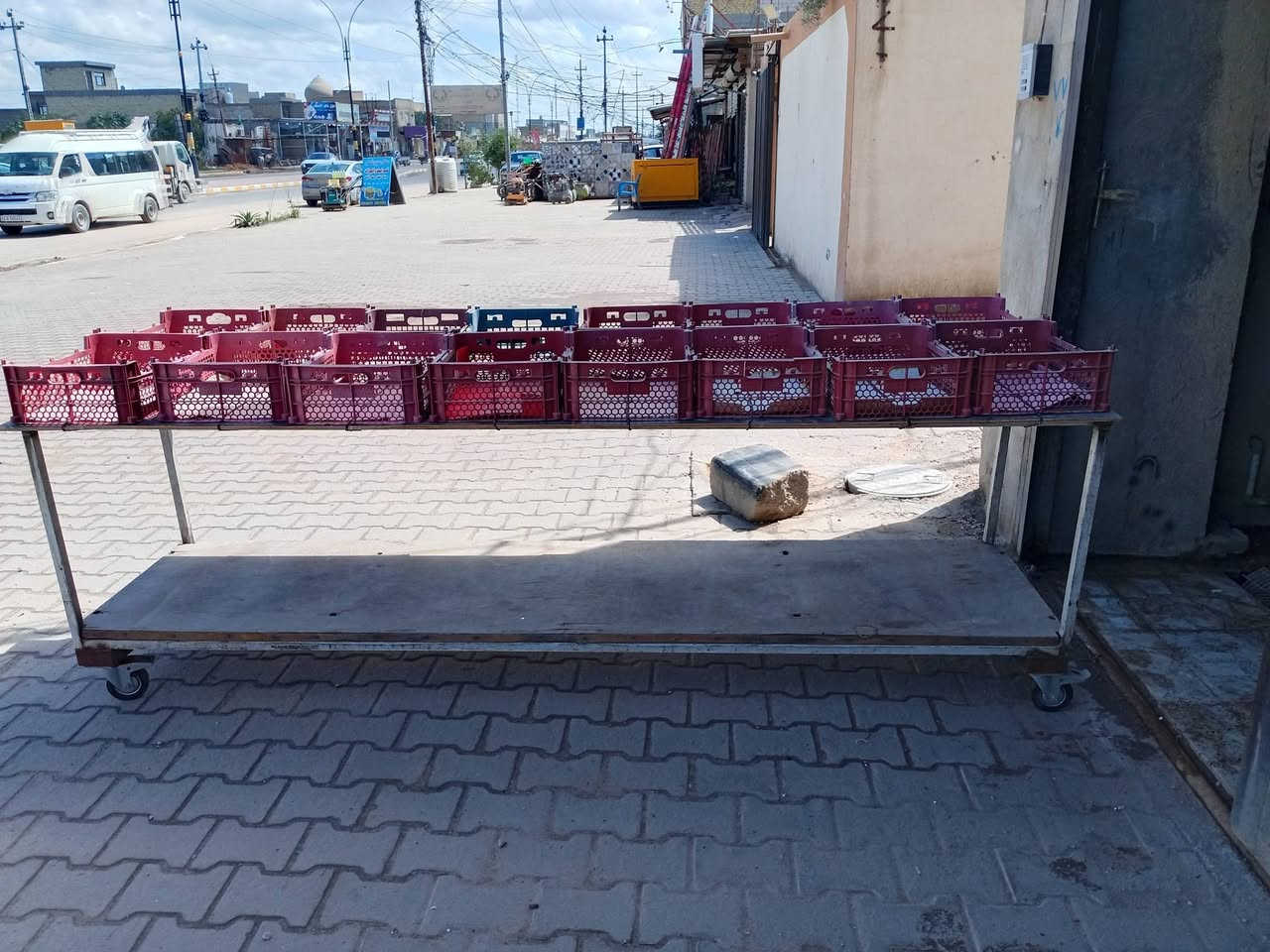 عربة بسطيه طابقين طول 240 سم عرض 80 سم ارتفاع 80 سم ***********
