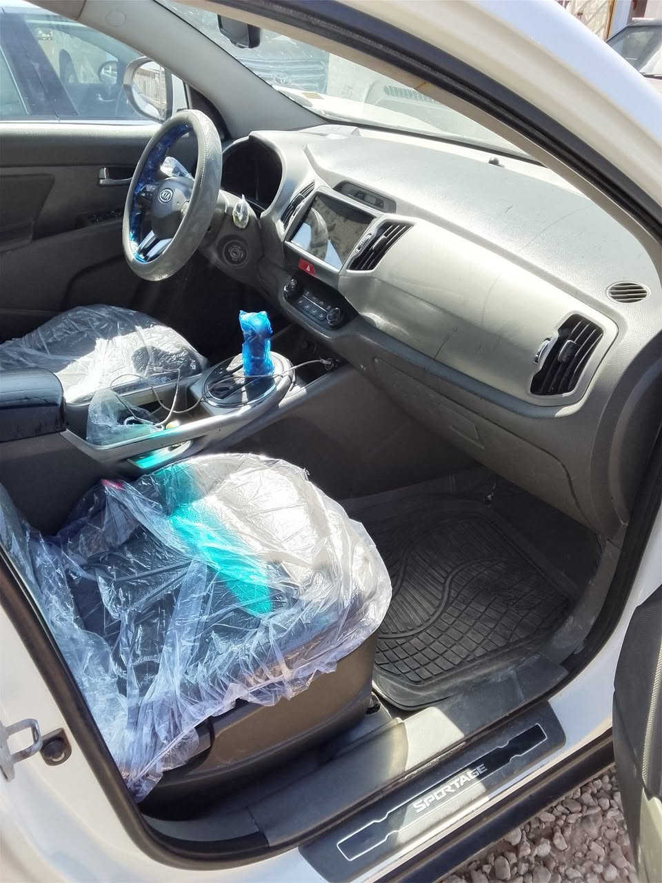 كيا سبورتج ٢٠١١ سعر ١٤٣وبي حك الجية مكفولة ضربة وصبغ وتبديل ماعداى بارد شبر بصيط جدا بالباب الخلفي جهة العبري محرك كير حدادية تبريد تخم تاير كلة كفالة سيارة جديدة بمعنى الكلمة فول مواصفات ماعدى البصمة مري شفط تلفون ***********/***********ابو حسين
