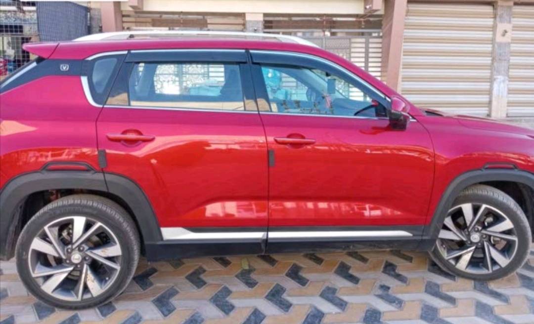للبيع: شانجان CS35 Plus بمواصفات الشركة 🚗
​الموديل: 2020
​اللون: أحمر مميز 🔴
​المحرك: 1.6 Turbo (عزم وقوة ممتازة)
​المسافة المقطوعة: 85,000 كم
​نوع الوقود: بنزين (عادي)
​الأوراق: سنوية وهزة جديدة نافذة لغاية 2030 (رقم السليمانية الجديد)
​✨ أبرز المواصفات والميزات:
​نظام القيادة: قيادة ذاتية + 3 أنظمة قيادة (توفير الوقود ECO / عادي / Sport).
​الرؤية والأمان: كاميرات 360 درجة + حساسات أمامية وخلفية.
​الراحة والترفيه: شاشة لمس متطورة، بلوتوث، منفذ USB، نظام تشغيل عن بعد.
​التبريد: مكيف ثلج ❄️.
​الإضافات: فتحة سقف بانوراما، مرايات شفط كهربائية، تخم تاير جديد.
​🔍 حالة السيارة:
​الميكانيك: الكير، المحرك، والحدادية بحالة الشركة وعلى الفحص.
​البودي: السيارة مال بيت، نظيفة جداً (شخط إبرة مابيها).
​💰 السعر والموقع:
​السعر: 125 ورقة (وبيه مجال بسيط) 🤝
​الموقع: بغداد 📍
​📞 للاستفسار والتواصل مباشرة مع المالك:
​***********