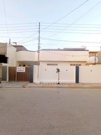 دار للبيع العنوان بغداد المدائن الورديه قرب مجمع الحسن مساحة 250م بناء...