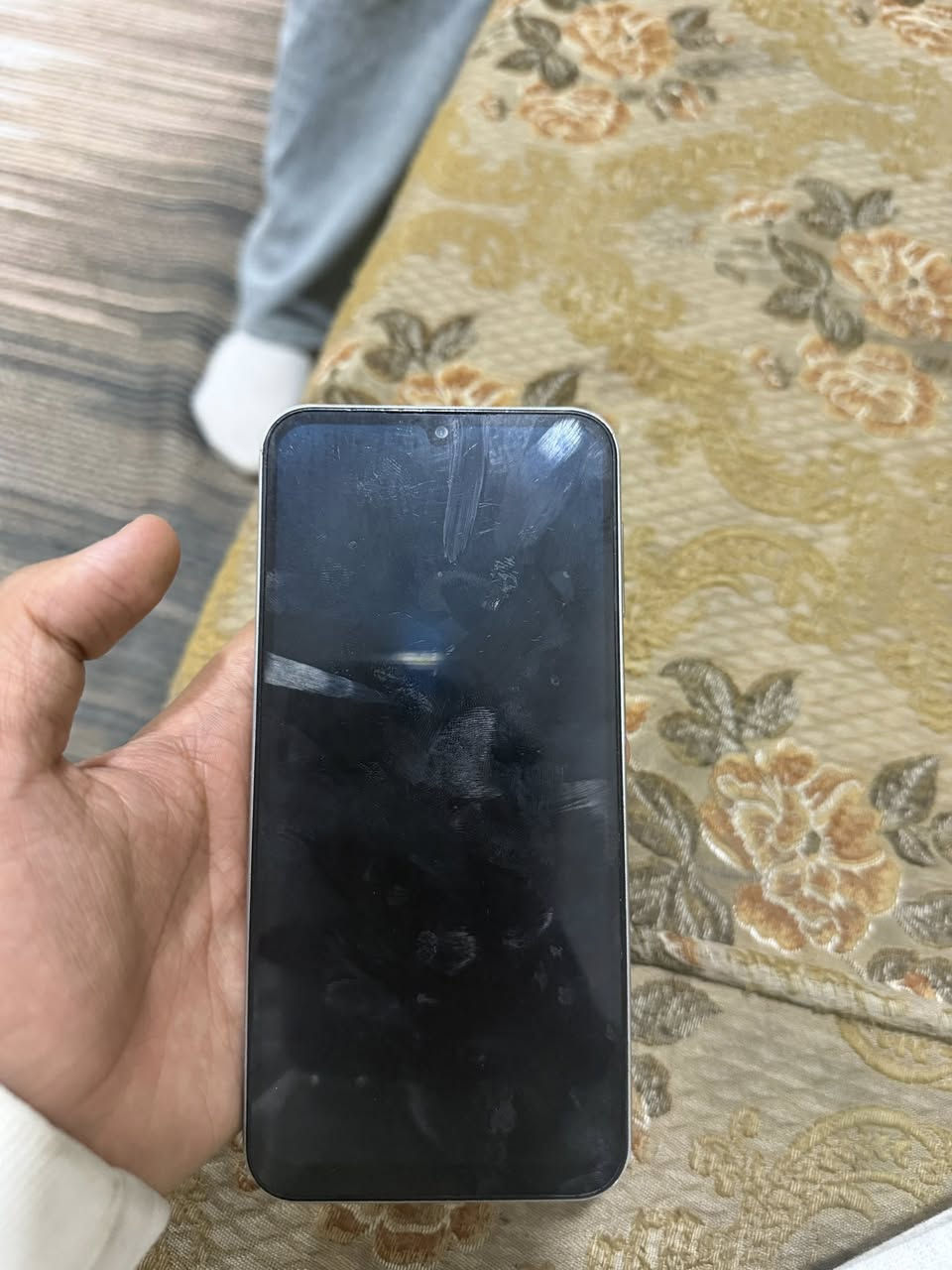 السلام عليكم A24للبيع مكفول ما مفتوح ذاكره 128 كارتونه كامل ويا شاحنه فقط كيبل السعر 200وبي مجال للشرايه العنوان بصره شط العرب الجزيره الفيروزيه رقم الهاتف ***********
