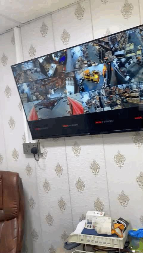 شوف نتيجة الشغل المتقن... مراقبة دقيقة

لمسافات بعيدة جدًا!
عملنا المتقن يضمن لك متابعة شاملة لكل زاوية من موقعك, حتى في المناطق الواسعة والبعيدة، وبأعلى مستوى من الدقة والاحترافية.
٢ تغطية واسعة • متابعة مستمرة 24/7 • عمل منظم ومحترف استثمر بأمانك واطمئن على موقعك مهما كان بعيد أو صعب الوصول.
اتصل وضمن مراقبة احترافية وراحة بالك!
***********
