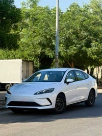 بي واي دي سيل 5 موديل 2025 داخل ابيض ملكي بحالة الوكالة ☑️  كفالة عامة...