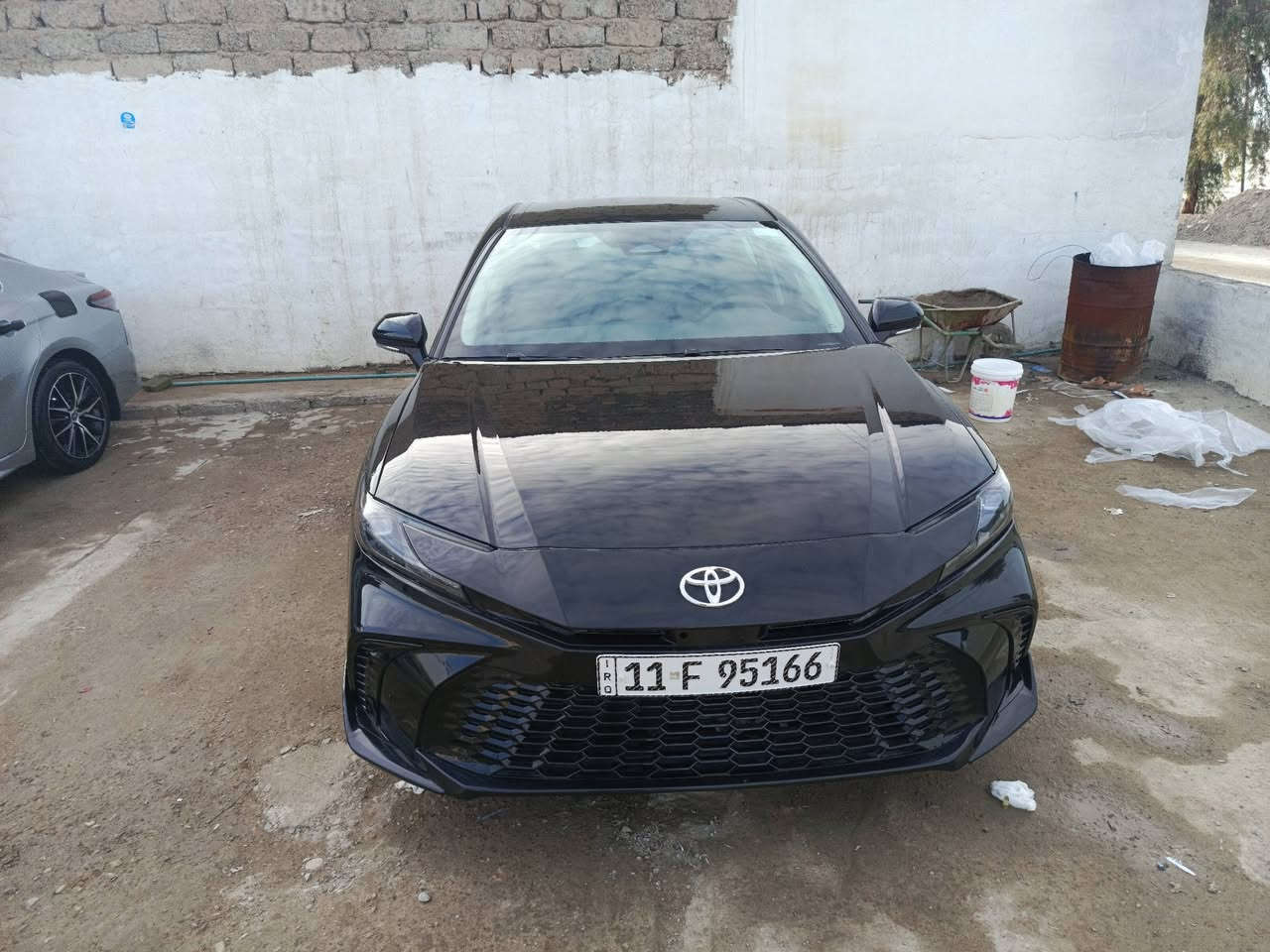 االسلام عليكم 
كامري هايبرد لون اسود
2025 دخول جديد رقم بغداد
مكينه2.500 بانزين و هايبرد HEV 
فئة ال Le ماشيه 10 الف ميل
حساسات
تحكم ستيرن جهتين
رادار امامي
رادار جانبي
قياده ذاتيه
كروز سرعه
مانع انزلاق
مانع تصادم
حساسات ضغط الاطارات
بك لايت لد   LED
لايت زنون امامي بلادي LED
ويل 18
محدد مسار
تصحيح مسار
حساسات ستيرن التنبيه  
مودEV
اوتو هولد
 بصمه
3أنظمة قياده ECO / Normal / Sport 
قطعتين تبريد
سايد بريك بصمه
نضامGBS + خرائط
اوامر صوتيه وتسجيل صوتي
كامره خلفيه
منافذ تايب سي 
شحن لاسلكي 
وبعد بيها مواصفات معروفه
تحويل ثاني يوم 
سعر195بيها مجال شي بسيط
مكانها  صلاح الدين سامراء 
‏  التواصل عبر الاتصال فقط ووتساب ***********  
ضرر فقط بنيد
ورقم الشاصي مرفق ب صور مع الضرر
