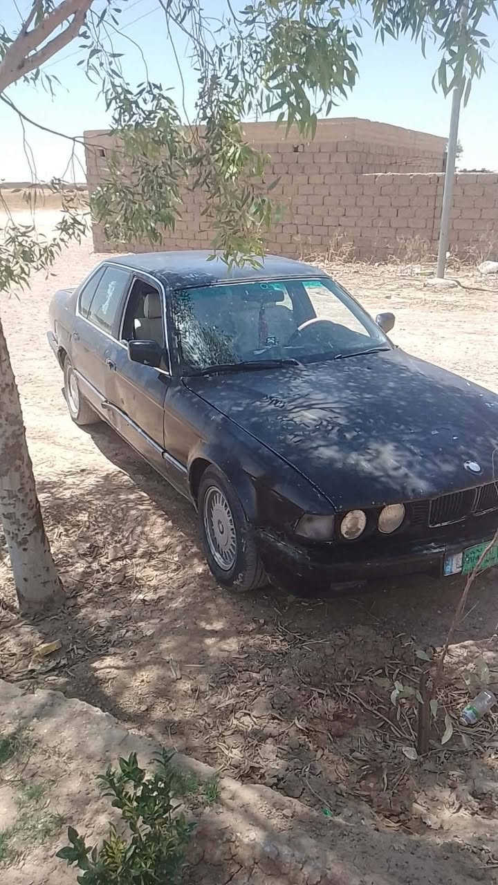 بيئم 730 كير ومحرك  وطخم شرط وشرعي  موجود شرط تكاتبه والباقي شوفت عينك اريد مراوس بكم دير بكم 80 جيب اريد سياره مال كنيص الاتصال على *********** /***********
