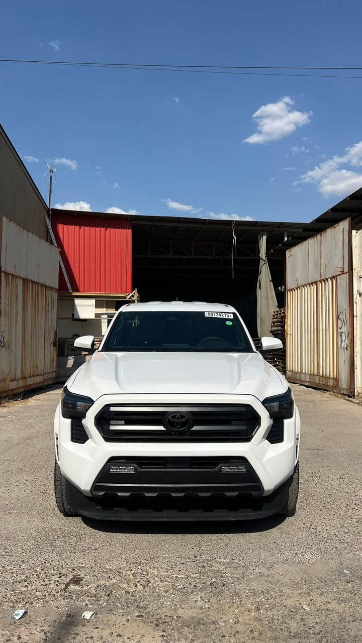 ‏Toyota Tacoma 2025 للبيع

السياره دخول جديد
السيارة ماشي 650 ميل يعني الف كيلو فقط زيرو 

محرك 4 سلندر تيربو 2.4 

حادث السياره بابين ومبدل بلادي نفس اللون 
صور الحادث مرفق بالمنشور 
مكان السيارة اربيل 

للبيع فقط
للاستفسار ***********
