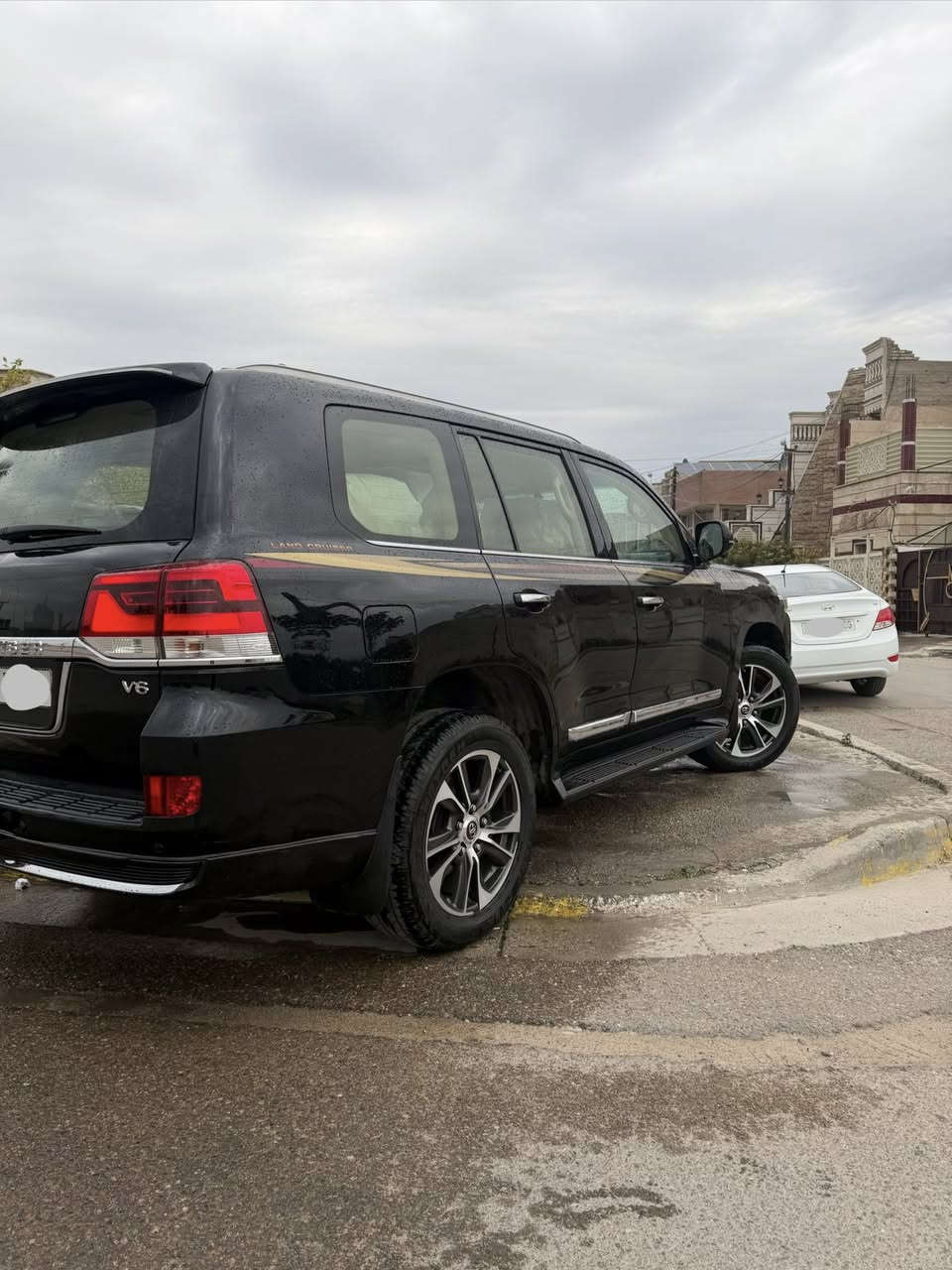 تويوتا لاندكروزر 2020 بريميير – V6
• محرك V6
 • دفع رباعي 4×4
 • نظام تثبيت سرعة ذكي
 • تبريد + تدفئة للمقاعد الأمامية
 • تحكم كهربائي كامل بالمقاعد
 • ذاكرة للمقاعد للسائق
 • ستيرن متعدد الوظائف
 • شاشة وسطية 
 • نظام ملاحة GPS
 • شاشة معلومات للسائق
 • مكيف أوتوماتيك 3 مناطق
 • فتحات مكيف خلفية
 • أضاءة داخلية LED
•فتحة 
 • كاميرا 360° / كاميرا خلفية عالية الدقة
 • حساسات أمامية + خلفية
 • حساسات للبقع العمياء 
 • نظام الفرامل المانعة للانزلاق ABS
 • وسائد هوائية متعددة
 • توزيع قوة الفرامل EBD
 • إنذار / قفل مركزي
 • نظام صوتي عالي الجودة
•بصمة
 • مصابيح LED أمامية + خلفية
 • شبك كروم

الموقع: (بغداد)
السعر: (530)
للتواصل: (***********)
