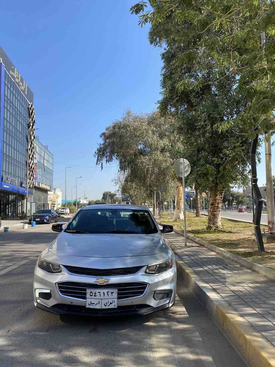 شفروليه ماليبو LT 2018 MALIBU
ماشية 200 الف كيلو 
محرك السيارة 1.5 تيربو ⚙️
داخل السيارة نظيفة جدا 
تبريد ❄️- تدفئة 🔥 شغال 100% 
السيارة بحالة ممتازة ✅ 
مابيها اي مشكلة حتى الجيك طافي 🛠️محركها ناعم بشرط ⚙️✅
السيارة مداريها دهن اصلي MOTUL والبانزين كله سوبر ومحسن 
❌السيارة حادثها من امريكا مثل ما موضح بالصورة 
📍مكان السيارة : المنصور
رقم الهاتف : ***********
السعر 95 وبيها مجال بسيط
