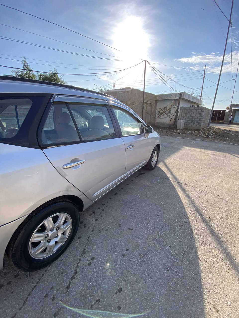 كيه كارنز للبيع موديل 2007تجي اشوف ابعينك وتاخذ السياره حداديه  بحاله جيده محرك بحاله جيده كير بحاله جيده تبريد قطعتين سياره بيه شخوط  سونار عندي الهم بس قديم بيه ضربه  مرجعه بارد خلف السياره بالجاملغ الخلفي سياره حلوه  ومرتبه سعره 90ورقه سنويته لل27رقمه بصره مشروع وطني 
متوفر خاص ومتوفر واتساب ***********5مكانه ميسان
