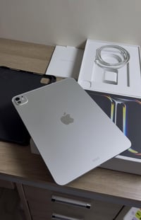 ايباد 11 برو M5 • ٢٥٦ • سماوة