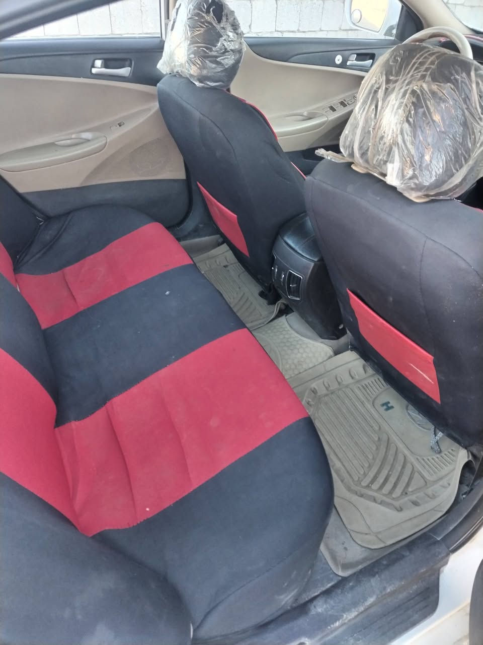 هيونداي سوناتا 2013 خليجي
مكينه 2400 كير 6 نمر
رقم أربيل الدولي الجديد وهزه جديده 
تبريد ثلج قطعت
مواصفات نص فول 
حساسات خلفيه 
شاشه كبيره 
كامره خلفيه
تحكم بالستيرن
مري شفط واشاير بالمري 
ويل كروم
لد امامي 

تخم تاير جديد 
حداديه جديده 
السياره بيه حالوب بل عراق 
 حلوه الواقع احلى من الصور 
السعر  95 وبيه مجال بسيط 
مكاني الديوانيه قضاء شنافيه 
رقم التلفون***********
