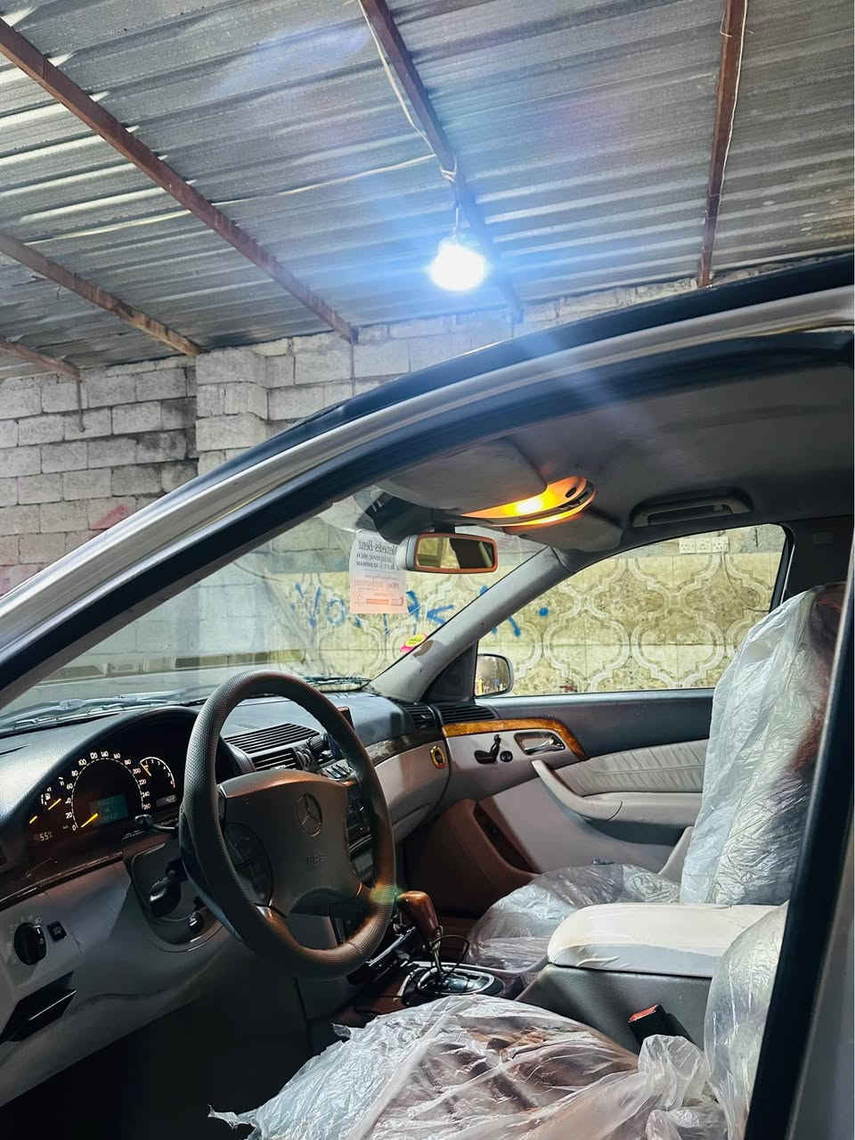 مارسدس بو فروشتن يان گورينه وه به شتيك به دلم بي 
موديل 2002 
مواصفات حساسي دواوه وپيشه وه  كوشن كاربا سوكان كاربا كوشن سارد وگه رم  گيرتوماتيك وعادي وسپورت 
رقم اوروپي منفيس ابراهيم خليل 
سبغ سه قف وحزام به شه رت 
به شه رتي موس وبراوه ومالي مه دني 
گير ومكينه وكاربايي هه مو به شه رت 
تبريد لسه ر سويچ 
لايت زينون بلادي 
دوو سويچ بلادي 
شوين هه ولير قه زاي خه بات 
ژ.م *********** واتساپي لسه ره 
تكايه مشته ري ني سه رمان مه يشينه 
سعري 55 مه جاليكي برايانه أربيل, العراق
