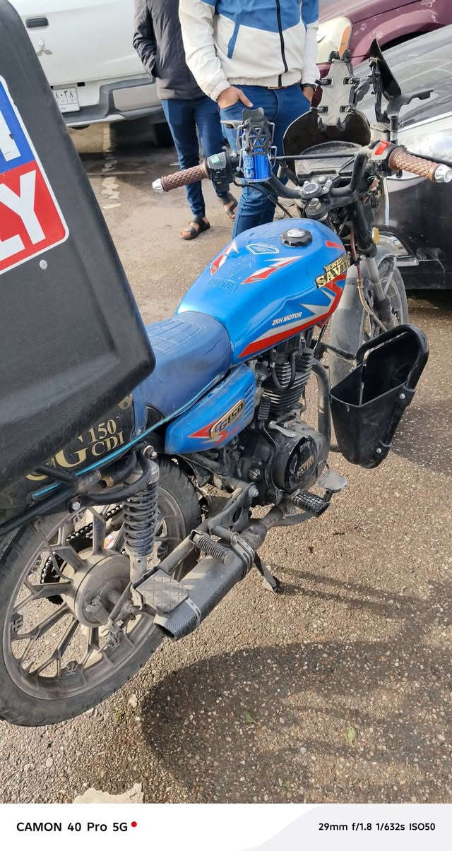 السلام عليكم دراجه ايراني موديل 25 سيفان محرك 200 اوراق ورقتين الاوراق منافيس ومكاتبه دراجه بلاديه ماكينتها ما مفتوحه تيجي تفحص وتشوف بعينك سعرها 650 وبيها مجال امكاني بغداد هاذه رقمي ***********
