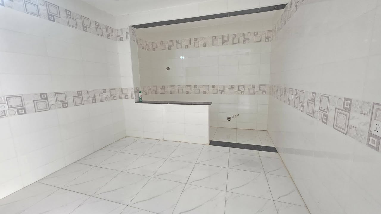 بسم الله الرحمن الرحيم
مشتمل مساحه 150 متر بصف الركن عشرين متر عن المدرسه گدامه بارك لوقوف السيارات  طابقين كامل بناء حديث.. متكون من استقبال  ومبطبخ حار وبارد مع صاله عدد ثنين  وثلاث غرف نوم
المكان كوت حي الحوراء  مربع الظباط
 الاتصال ***********   ابو مهدي
