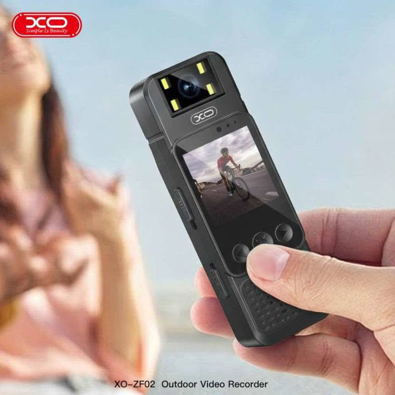 كاميرا تسجيل خارجية محمولة من شركة XO،
وتحمل الموديل XO-ZF02 Outdoor Video Recorder.

تُستخدم هذه الكاميرا ككاميرا جيب أو كاميرا ياقة (Body Cam) لموثقي اللحظات، الرياضيين، والمسافرين.🛠️ 

المواصفات الفنية المبرزة:
دقة الفيديو: تصوير عالي الدقة بدقة 1080P Full HD (بأبعاد 1920 × 1080).
الشاشة: شاشة ملونة مدمجة بحجم 1.33 بوصة (بدقة 240 × 240) لاستعراض اللقطات مباشرة.
عدسة قابلة للتدوير: تدعم ميزة الدوران بزاوية 180 درجة لتغيير زاوية التصوير بسرعة وسهولة.
الرؤية الليلية: مزودة بـ 4 إضاءات LED مخصصة للرؤية الليلية المساعدة في الأماكن المظلمة.
البطارية: سعة 1000 مللي أمبير، توفر وقت تسجيل مستمر يصل إلى حوالي 7 ساعات.
التخزين الخارجي: تدعم كارت ذاكرة خارجي من نوع Micro SD / TF حتى سعة 128 جيجابايت.
منفذ الشحن: يأتي بمنفذ من نوع Type-C للشحن السريع.

ضمان لمدة سنة من وميض الذهب


**إذا كنت صاحب هذا الإعلان وتريد حذفه لأي سبب، رجاءا أرسل رسالة إلى الدعم الفني**