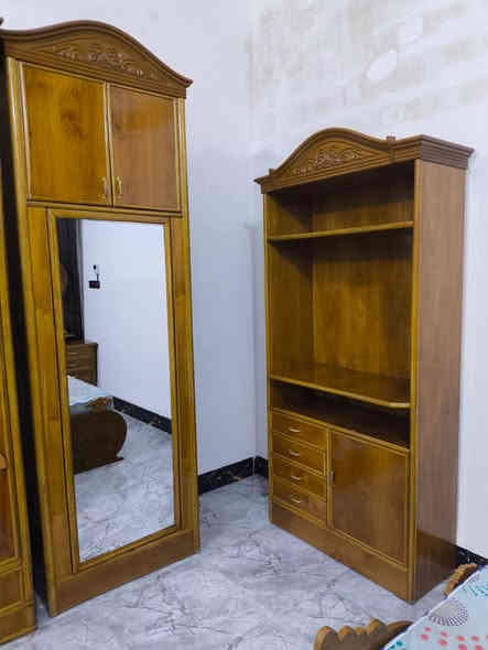 توجد غرفة نوم توج حطاطة متكونة من 5قطع نضافة فول خشب عراقي صاج داخل وخارج الغرفة جديده طك ستخدام شهرين وياها دوشك جديد السعر مليون وربع قفل العنوان الرمانة الاستفسار علرقم ***********
