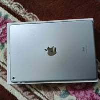 ايباد 9 بيع او مراوس ذاكرة 64  بطارية ٩٠%‎   ممصلح مكفول من بيتي تاخذه...