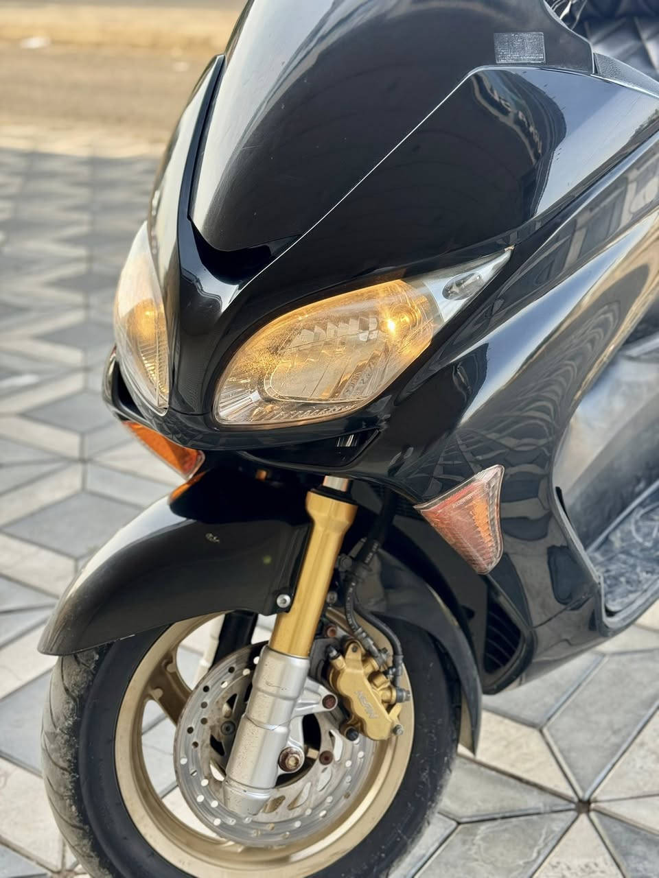 السلام عليكم
بيع او مراوس 
فورزه 08 كرستاله بصمه 4 تحويلات 7 كير 
ماشيه 46 جديدة الدراجه  فول مواصفات كرستاله 
معروف مواصفاتها
كفاله عامه من كلشي كير ومكينه وكشر 
كفرها مكفول كفاله عامه 
بصمه وسويج طوارئ 
كهربائياتها كلها شغاله 
تدفئه يدات 
تايرات جدد 
دبلات زينه 

خير من الله الدراجه 🧿
للاستفسار ***********
مكاني بغداد مدينة الصدر 
السعر خاص
