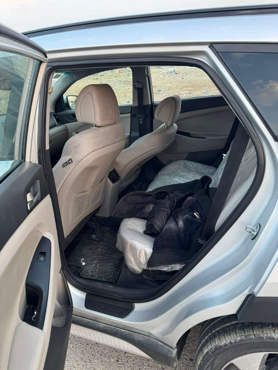 سلام عليكم البيع توكسان مديل 2018رقم بصرة الجديدة جهازة بيها كل نقص حادث بيبان  باقي كفالة فول لفول اعلى فه كلش 
السعر 154شراي ينتصل خوان مكاني بلبصرة سيارة احلة صور 
رقمي ***********
