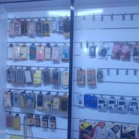 فاترينات عدد 4 العرص90سم والارتفاع 240سم نظيفات جدآ السعر الكلي 300الف...