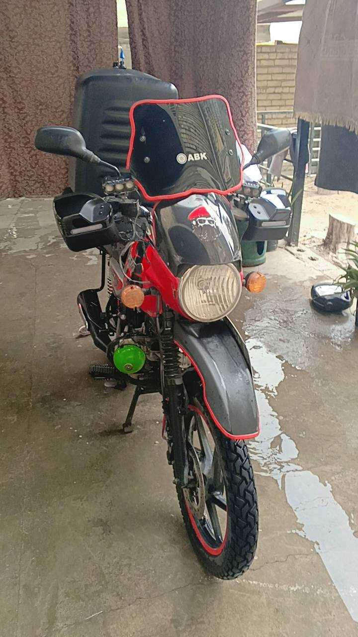 السلام عليكم من رخصة اخويه مدير الكروب راجه بوكسر مرقمه مديل 2022 تحولي شوكت ميعجبك ثاني يوم دراجه مكفوله كفاله عامه العنوان البياع سويب اي استفسار عل الرقم بيه واتساب ***********
